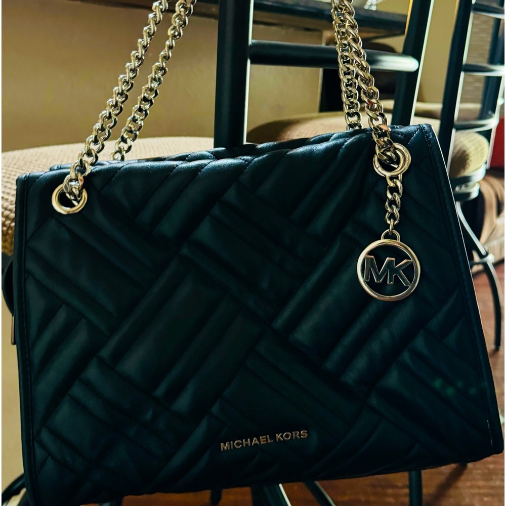 MIICHAEL KORS - double strap with chain  brand New tags attached. Frwebie wallet